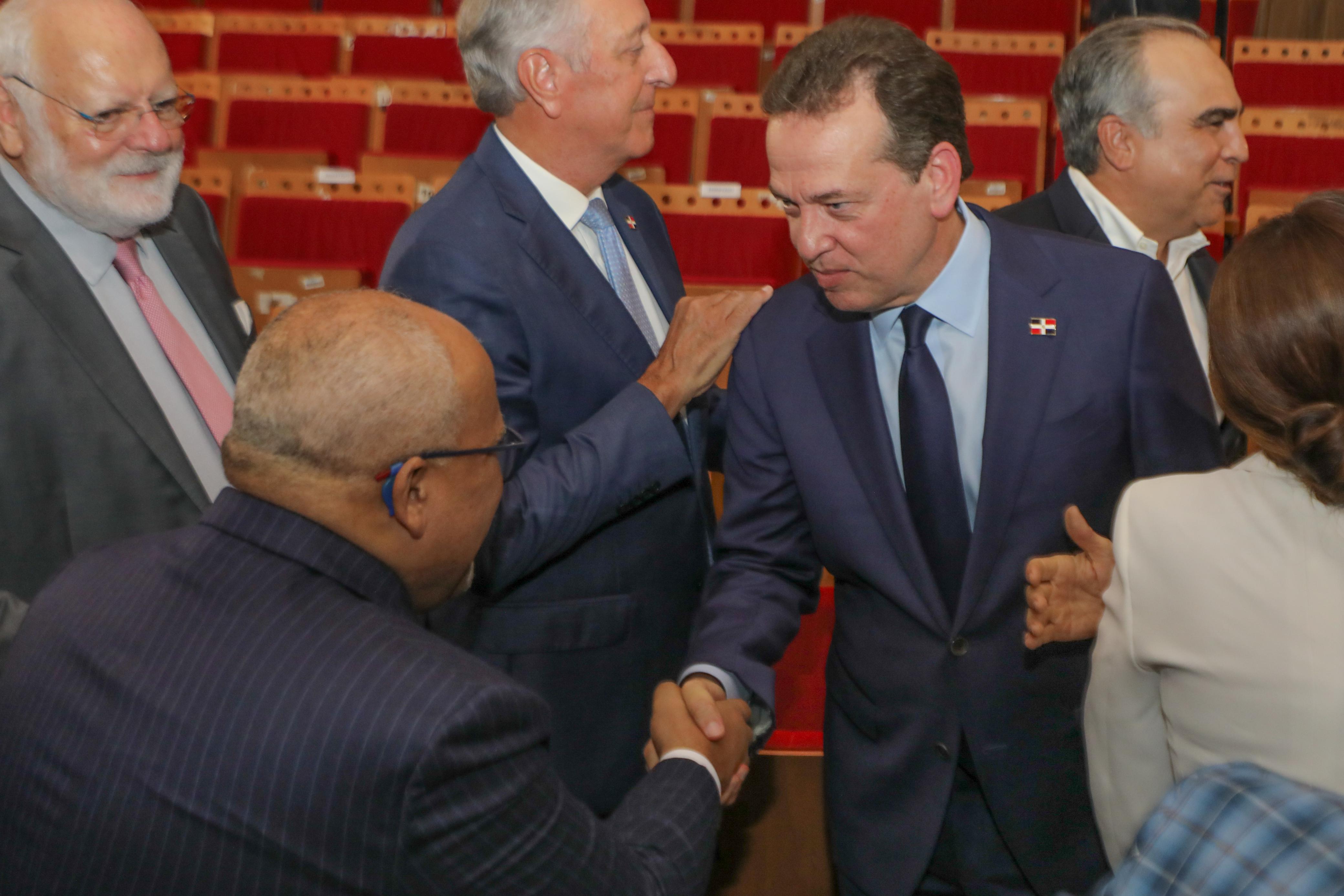 Director Promipyme asiste puesta en circulación nuevo libro de Ito Bisonó: Desde Adentro: hacia el país que queremos